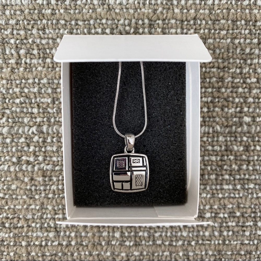 NIB Lia Sophia Reversible Necklace